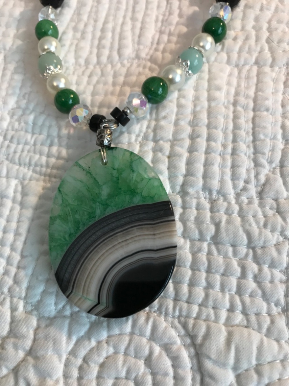 “Emerald Eclipse”: Artisan necklace - Picture 5 of 16